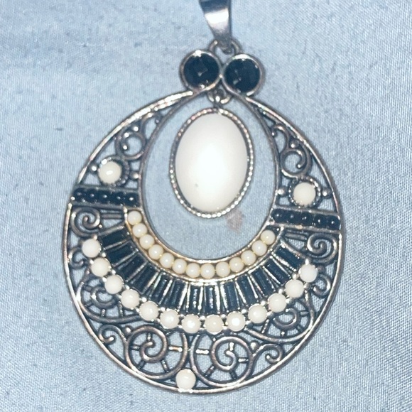 Vintage  White and Silver Filigree Pendant - Picture 2 of 4